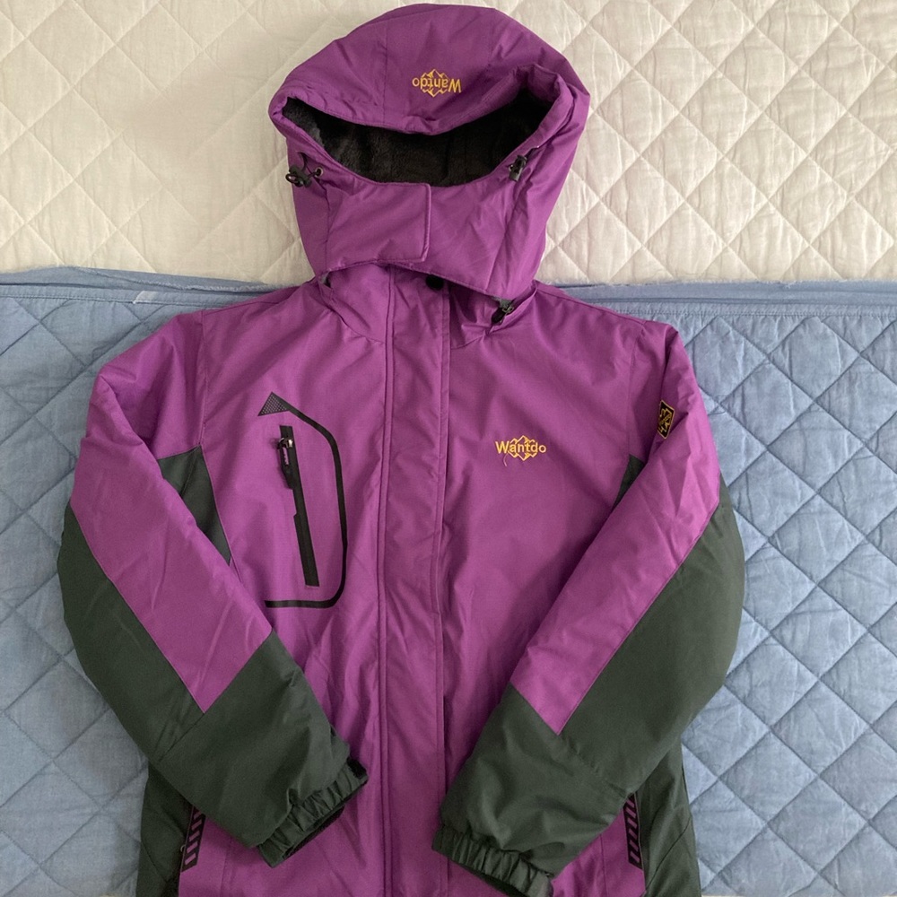 Wantdo Women’s Mountain Waterproof Ski Jacket with Hood